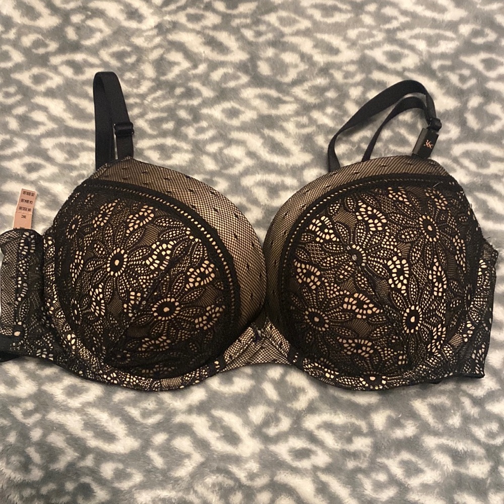 VICTORIA’S SECRET 36C very sexy push up bra NWT
